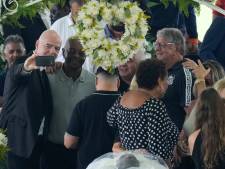 Un selfie polémique: Gianni Infantino se prend en photo devant le cercueil de Pelé 