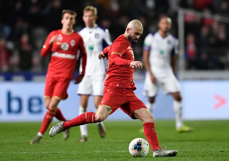 Ook Steven Defour (ex-Antwerp) heeft nog geen ploeg. Beeld BELGA