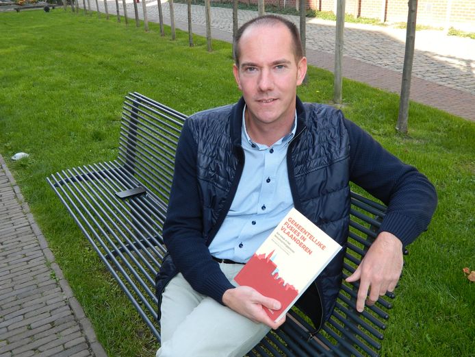 Koenraad De Ceuninck schrijft ook boeken.