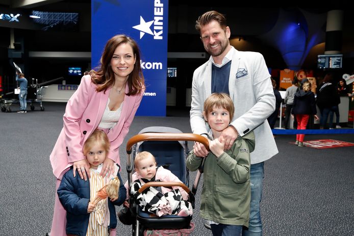 Ex-miss Zsofi Horvat kwam samen met partner Olivier en hun drie kinderen, Giulia, Charlize en Bardo, naar de animatiefilm kijken.