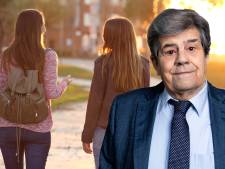 Tijdens het wandelen praat ze alleen over zichzelf