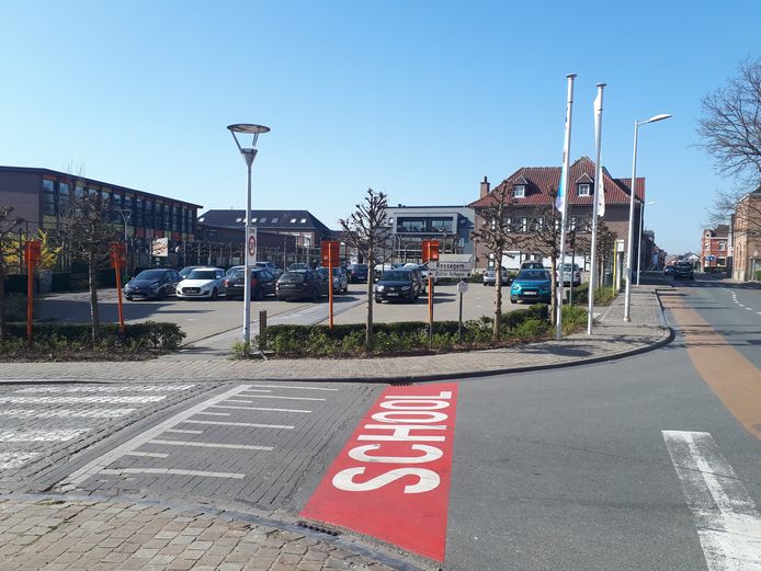 Herzele: Het plein werd vernoemd naar oud-burgemeester De Vuyst.