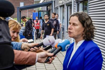 Minister Faber schittert door afwezigheid in eigen ‘asielcrisis’:
‘Ik ken geen burgemeester die door haar gebeld is’