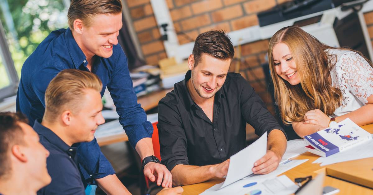 Marketingstudenten PXL doen marktonderzoek voor KRC Genk Genk hln.be