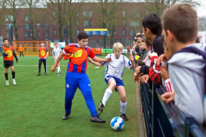 Oosterhout heeft een Johan Cruyff Court op het Slotjesveld in Oosterhout. In het zuiden van de stad komt een multifunctioneel sportveld.
