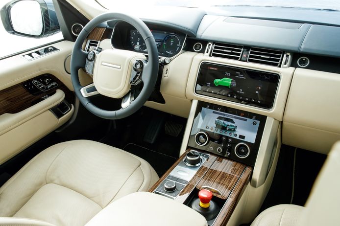 Luxe en comfort kenmerken de Range Rover, met onder meer vernieuwd zitmeubilair en infotainment.