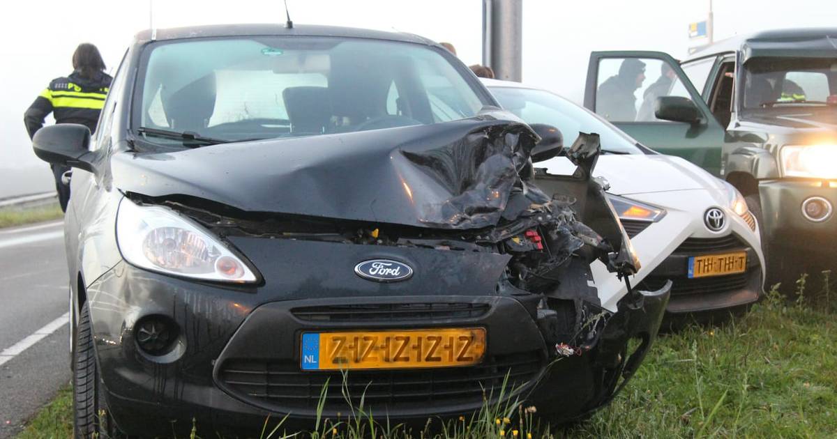 Botsing tussen vier autos zorgt voor verkeersoverlast in Holten.