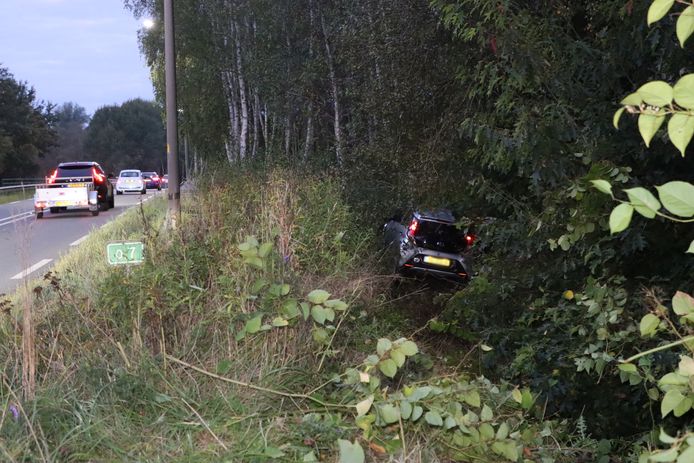 Bij een eenzijdig ongeval op de Lossersestraat (N734) tussen Losser en Oldenzaal is een bestuurster gewond geraakt.