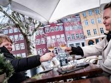 Le Danemark tente à nouveau le retour “à la vie d'avant”, malgré des records de contaminations