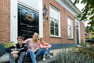 Tielke en Niek knapten rijksmonument uit 19e eeuw helemaal op: ‘Ik heb alles op Marktplaats gevonden