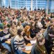 Veel studenten halen truc uit en zetten studiefinanciering tijdelijk stop om zo rente vast te zetten