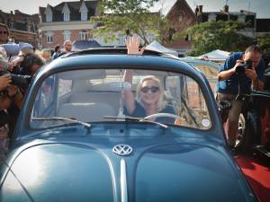 Cette photo de Marine Le Pen au volant d'une Coccinelle n'est pas passée inaperçue