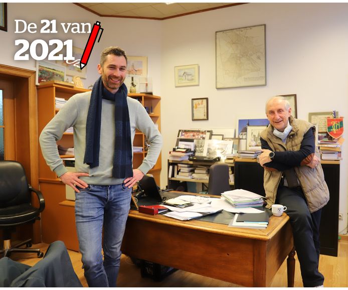 Simon De Boeck en Michel Doomst in het kantoor van de burgemeester.