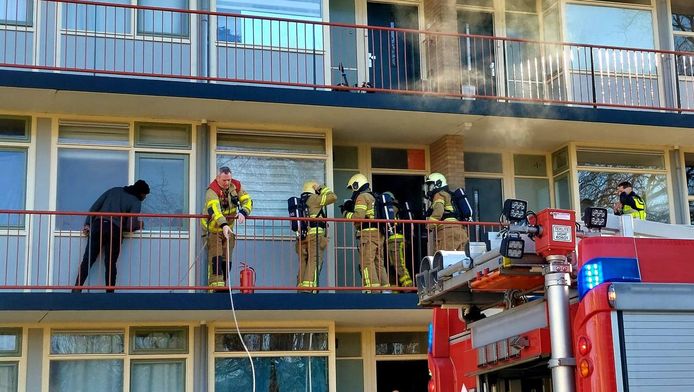 Omwonenden belden 112 toen zij het brandalarm hoorden afgaan en een brandlucht roken.
