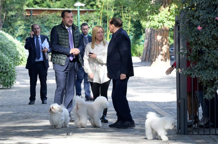 Silvio Berlusconi en Matteo Salvini, na een vergadering in Berlusconi's huis in Rome.  Beeld Cluadio Peri/EPA
