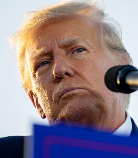 Trump nie tout délit dans l’affaire Stormy Daniels: “Je n’ai jamais aimé ‘tête de cheval’”