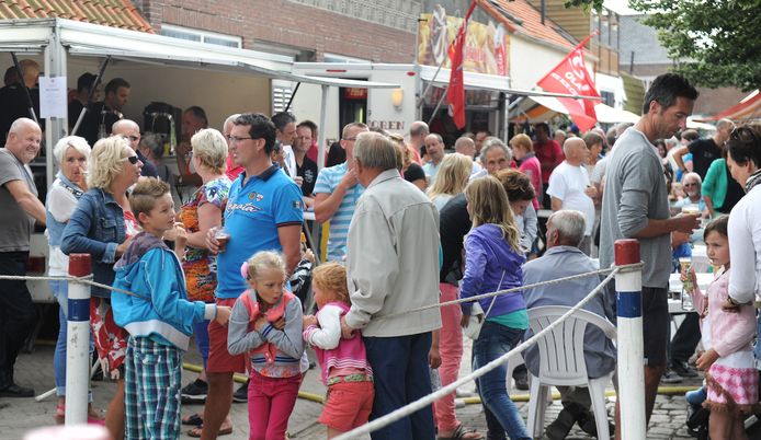 Het jaarlijkse zomerfeest in Nieuw en Sint Joosland is dit jaar in een ander, wat kleinschaliger jasje gestoken dan voorgaande jaren zoals hier op de foto.