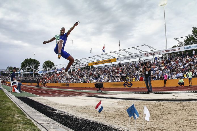 Luvo Manyonga uit Zuid-Afrika in de finale van het verspringen bij de Fanny Blanker-Koen Games van dit jaar.