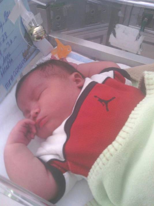 Son Cadeau De Noel Un Bebe De 6 5 Kilos Famille 7sur7 Be