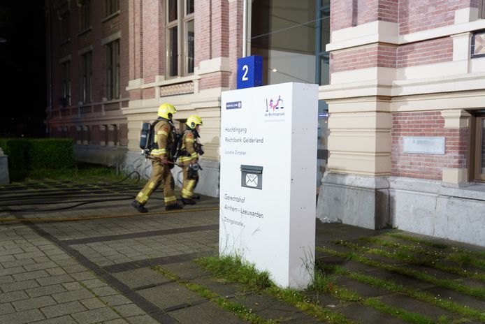 Brand op tweede verdieping van kantoor van de Rechtbank in Zutphen op ...