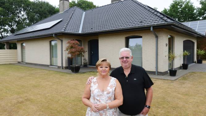 Gebouwd voor 190.000 euro en nu bijna 600.000 euro waard: “Na 20 jaar valt er op de bungalow van Wim en Dina amper iets aan te merken”