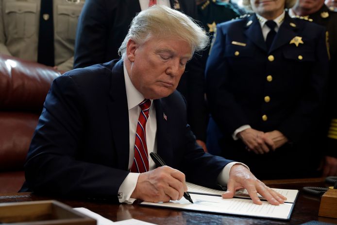 De Amerikaanse president Donald Trump maakte 15 maart voor het eerst gebruik van zijn vetorecht om de grensmuur tussen de VS en Mexico te kunnen financieren.