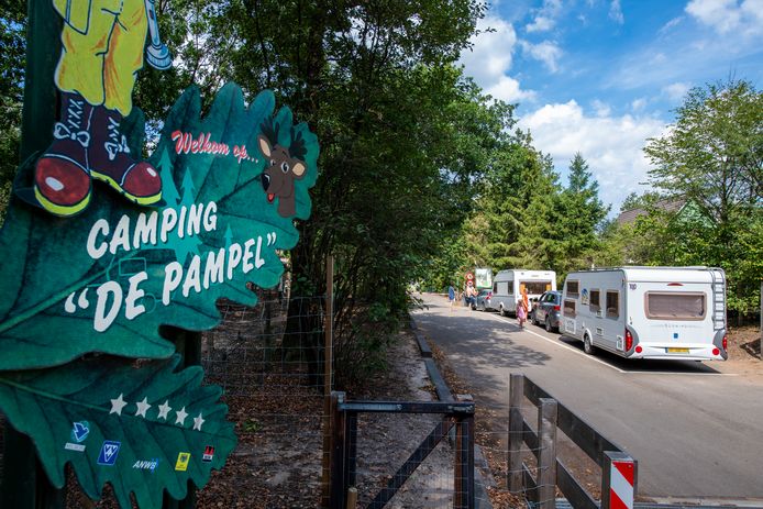 Campings hadden een goede zomer omdat veel Nederlanders in eigen land op vakantie gingen. Toch leidt de toerismebranche dit jaar grote verliezen.