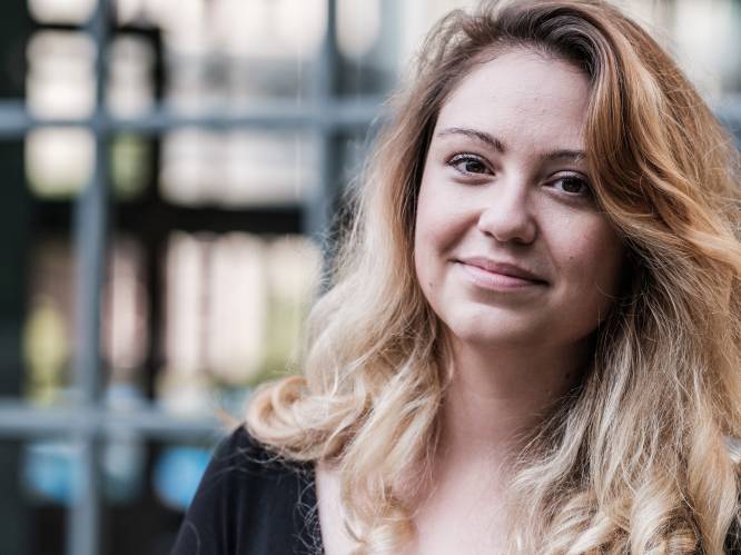 COLUMN. Sara Leemans schrijft over 33-jarige single Hanne: “Ik post een citaatje op Instagram, zodat mijn crush weet dat ik gevat ben”