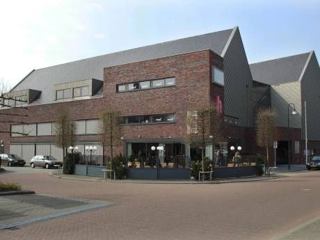 Bekende schrijvers laten inwoners Olst anders kijken naar eigen dorp