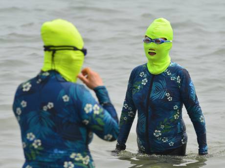 Bescherming tegen de felle zon: ‘facekini’ grote hit in snikheet China