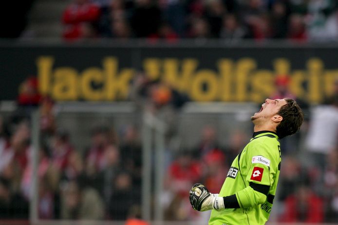 Logan Bailly schreeuwt het uit. Zijn club Mönchengladbach heeft zonet met 2-4 gewonnen van FC Köln.