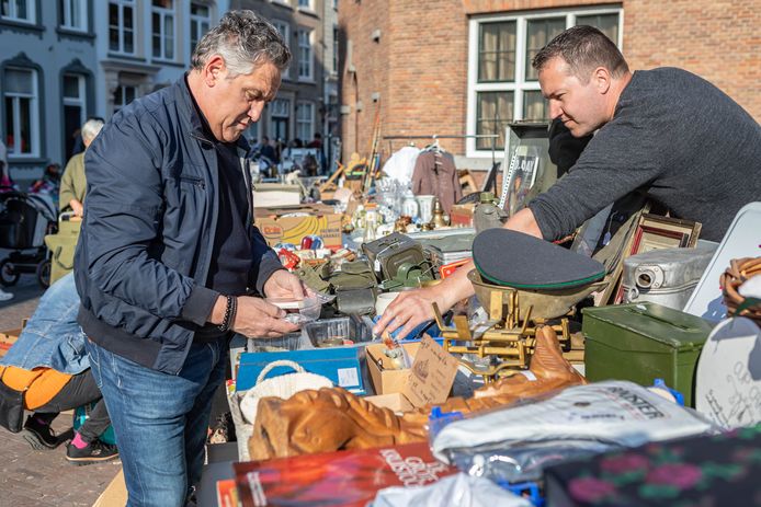 Vrijmarkt op de Lievevrouwenstraat in Bergen op Zoom.