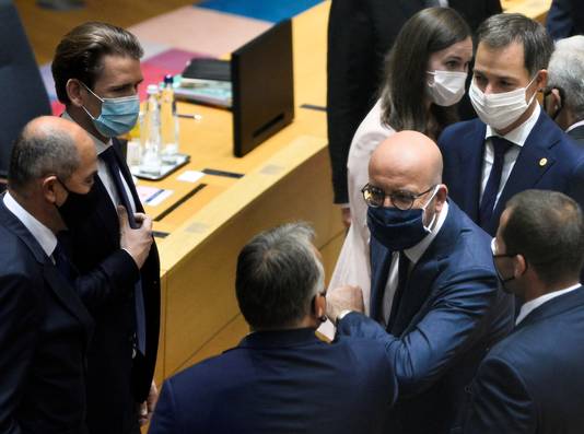 De Croo bij Charles Michel, de Hongaarse premier Viktor Orban en de Oostenrijkse bondskanselier Sebastian Kurz (links).