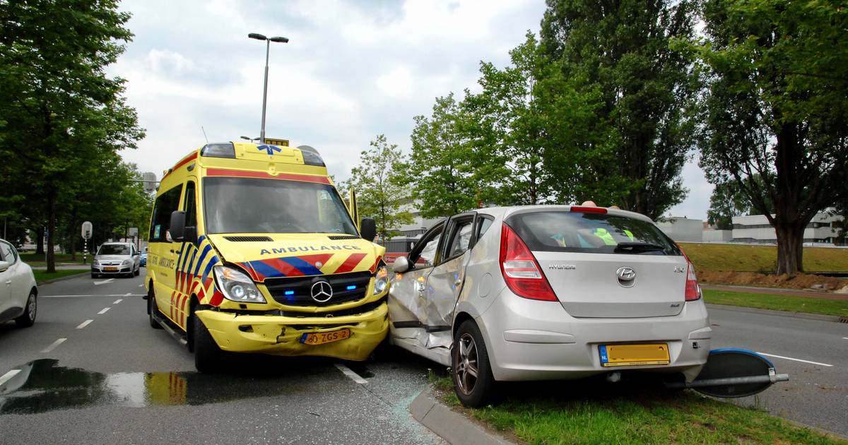 Automobilist gewond door botsing met ambulance in Arnhem | Arnhem e.o ...