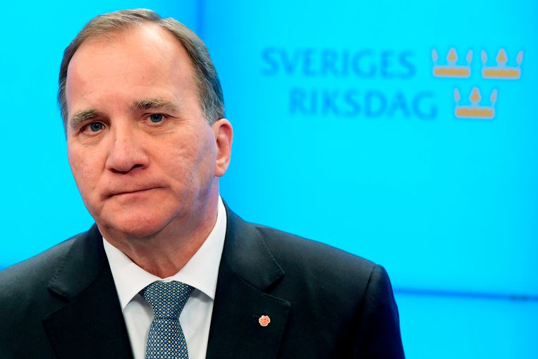 De Zweedse premier  Stefan Löfven leidt nu een demissionaire regering en heeft het initiatief om een coalitie te vormen uit handen moeten weggeven.  Beeld AFP