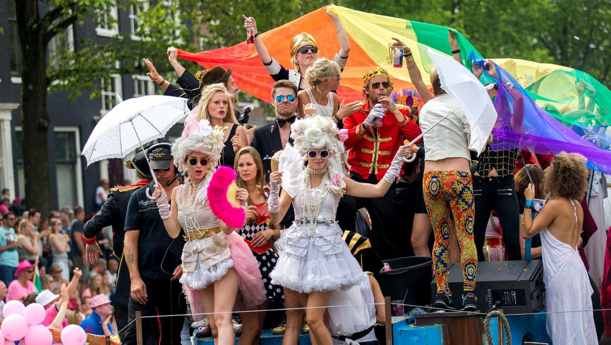 De Canal Parade tijdens de Gay Pride. Beeld anp