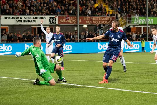 ASV de Dijk - Ajax,  Siem de Jong maakt de 0-2 .