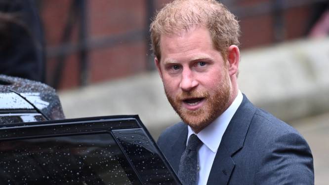 Prins Harry hard voor familie in rechtzaak: "Ik werd afgeluisterd en ze verzwegen dat" 