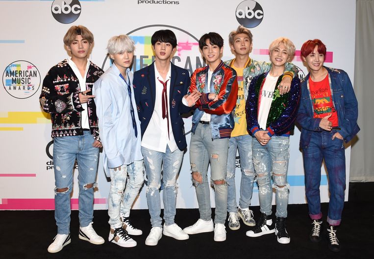  BTS  maakt fantastisch debuut op AMA  s Joepie Showbizz 