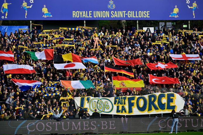 Les supporters de l'Union lors de la rencontre face au Beerschot.