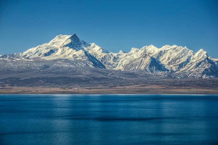 Mount Shishapangma is de 14de hoogste berg ter wereld en de enige boven de 8.000 meter die volledig in Tibet ligt.