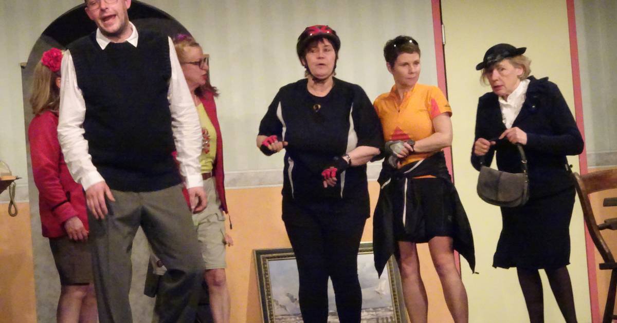 Toneelstuk Orion Lennisheuvel vertaald door tolken gebarentaal: 'In je eentje houd je het niet vol'