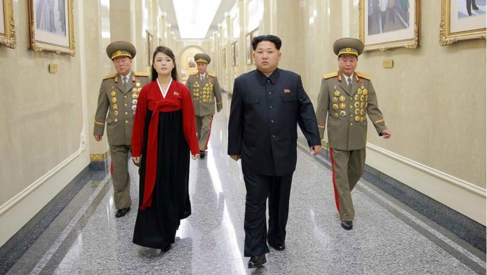 Kim Jong-un en zijn vrouw Ri Sol-ju op archiefbeeld