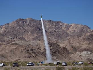 “Mad” Mike Hughes lanceert zichzelf met zelfgemaakte raket om te bewijzen dat de aarde plat is, maar komt om bij crash