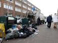 Afval dumpen bij ondergrondse containers, hier in Transvaal. Het is een grote ergernis van bewoners.