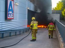 Korte maar felle brand in laaddock Apeldoornse Aldi