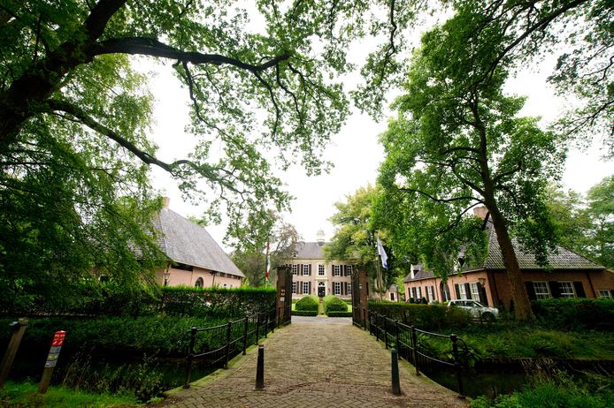 Het Opbroek sluit aan op het Landgoed de Oosterhof met het complex van de gelijknamige havezate.