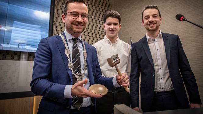 Merijn (21) en Brian (20) maakten nieuwe voorzittershamer voor burgemeester Dijsselbloem