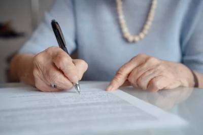 Les Belges rédigent toujours plus de testaments: “L’écrire seul augmente les risques”