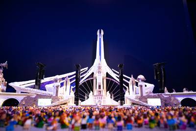 100.000 steentjes voor replica Mainstage Tomorrowland: “Ook poppetjes van Charlotte de Witte en Dimitri Vegas & Like Mike”